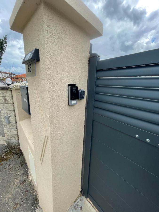 Ferienwohnung O'Bon'Plan Givors Exterior foto